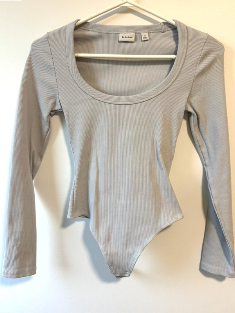 Aritzia Babaton Ribbed Scoop Neck Long-Sleeve Bodysuit Size S in Sand / Taupe